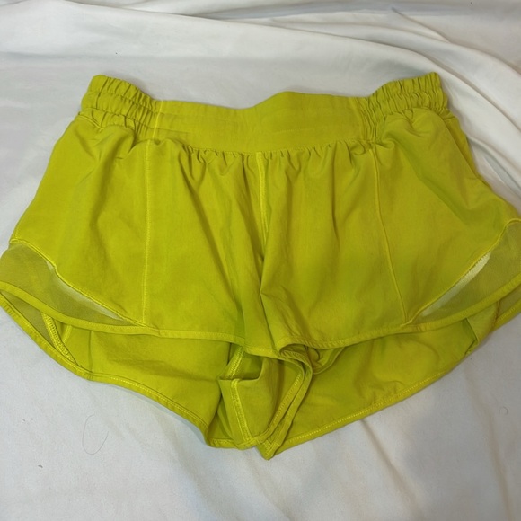 Lululemon Sz 8 Hotty Hots in Yellow - Picture 2 of 6